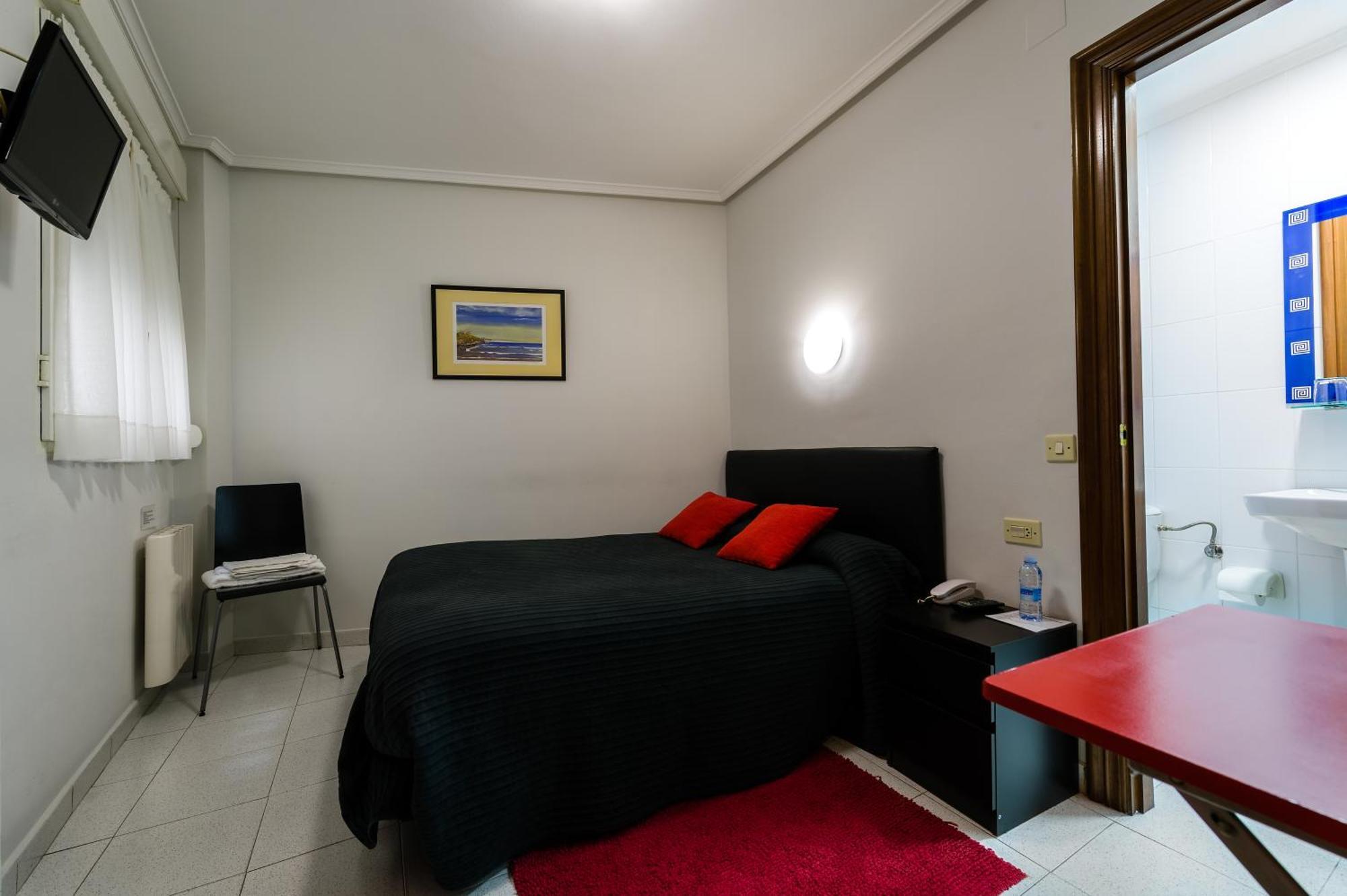 Pension La Mar Castro Urdiales Room photo