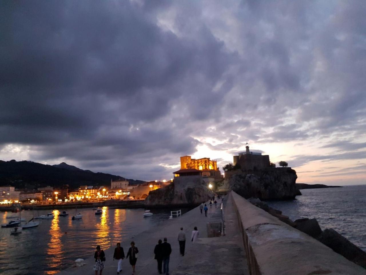 Pension La Mar Castro Urdiales Exterior photo